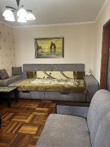 Продам 2к. кв Вороніна 19а у натуральному дереві, дуже тепла