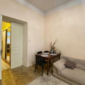 Продаж 3 кімн квартра 69 м² 1/3 ц вул. Даріі Гусяк 115000$