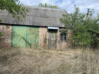 Будинок з господарськими приміщеннями в с. Кустолові Кущі