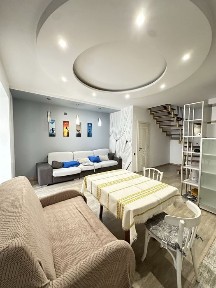 Спальня, дитяча + кухня студія 35 квадратних метрів, квартира в двох рівнях, вулиця Героів Майдану 150 поруч проспект та ТЦ МАЙДАН, м. Чернівці