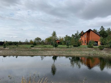 Продам дом в Песчанке. Большой участок с озером. ул Садовая