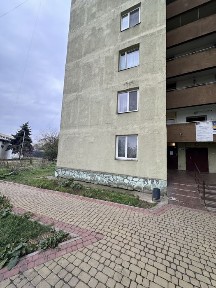 16 поверхівка (можливо під комерцію)