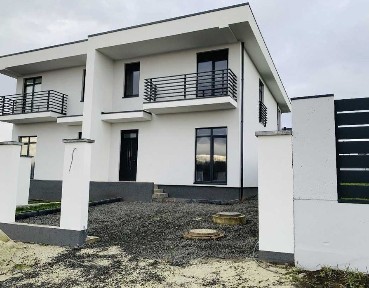Продаж котеджу. ділянка 4 сотки спарки центр Солонка!