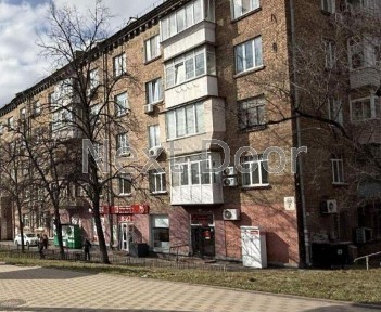 2-кімнатна сталінка з ліфтом біля метро Звіринецька бул. Миколи Міхновського, 7
