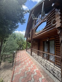 Продам гарний будинок зі зрубу за межами міста