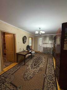 Срочно продам 3комн квартиру 2 этаж у. Малиновского ( Вадатурского) 1 ст. Люст. дороги Черёмушки