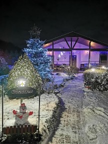 Будинок, с. Лука, поруч Білогородка, Бобриця, Музиці