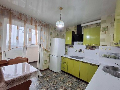 2 кім кв. вул. Москаленка, 45. Генератор, своя котельня, є тепло.