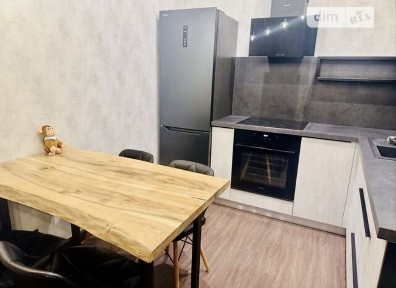 Тепла квартира з дизайнерським ремонтом, на 2 поверсі, Нова Англія