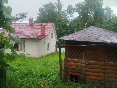 Будинок близько до центру, гарна ділянка 0,35 га Сторожинець
