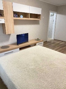 Продам 1 кв-ру, Райдужная, 3а, евроремонт, меблирована, дом во дворе