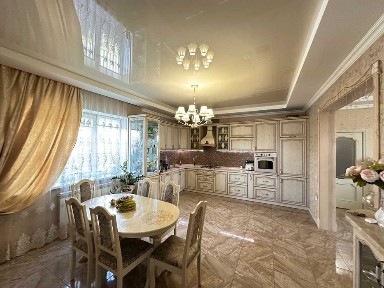 Шикарний будинок в центрі Бучі