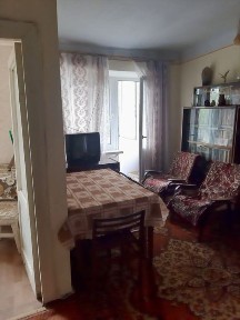 Рені, центральна вулиця біля парку, продам двокімнатну квартиру