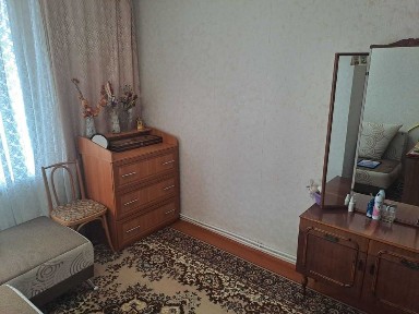 Частина будинку ( простора 3к квартира з окремим входом) з індивідуальним газовим опаленням. Затишна локація, мінімальні податки!