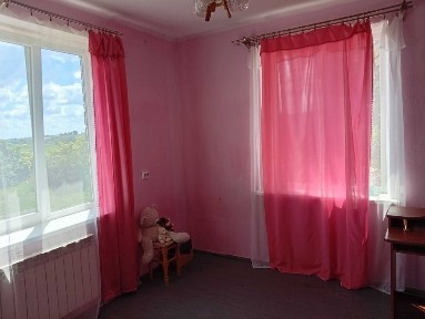 продам великий чудовий будинок та 60 сотиків землі