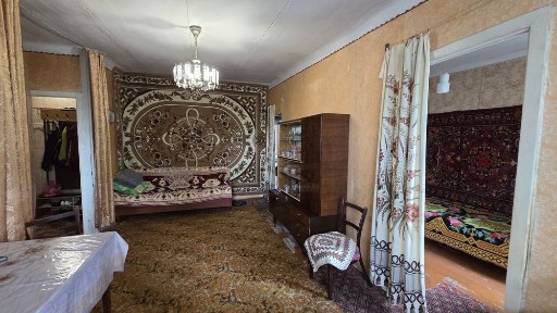 3 комн 44 квартал, напротив Варуса