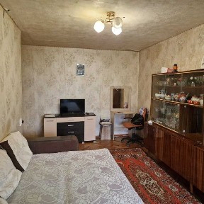 продаж 2к квартира ж-м Тополь-1