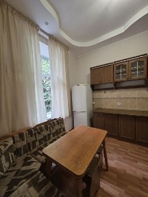 Здається двох кімнатна квартира на вулиці Головна в районі готелю Київ