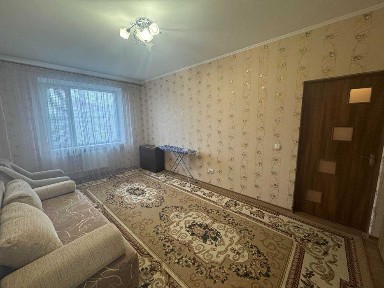 Продаю 2 комнатную квартиру в закрытом дворе на Чкалова и1