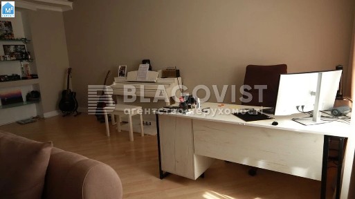 Продаж 3 кымнатна квартира