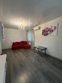 Продам 2-кімнатну квартиру з ремонтом. Воздвидвиженська/Вал
