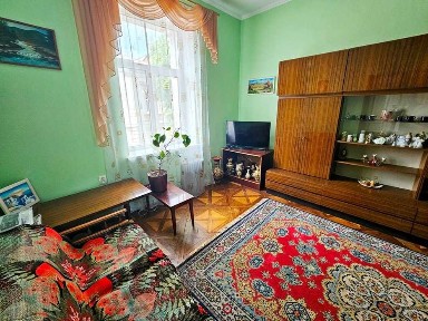 Продам, або обміняю простору 4-кімнатну квартиру в центрі м. Стрий.