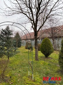 Доглянутий двоповерховий будинок у чудовій локації