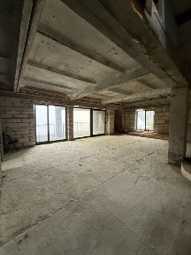 Продам комерційне приміщення район озера Чеха