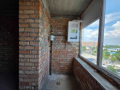 Продам квартиру с 2-х конт. котлом в новом кирпичном доме. 10 минут к центру. ЕС