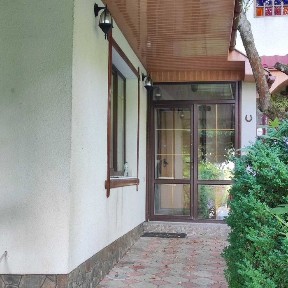 Продаж казкового будинку в Чернівцях недорого, Роща.