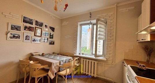 Продаж двокімнатної квартири на Петра Григоренка