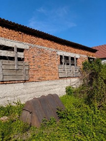Продаж будинку незавершеного будівництва з великою земельною ділянкою біля санаторію Теплиця