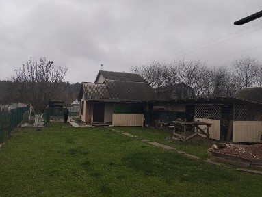 Дачний будинок в місті, з величезною ділянкою 28 соток