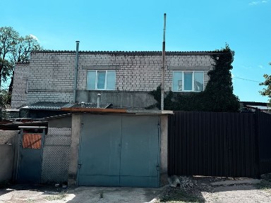 Продаю квартиру на землі в Центрі міста