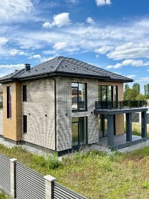 Сучасний дім 163 м² на 12 сотках у лісовій зоні: всього 14 км від Києва (метро Житомирська). Комфорт, простір та чисте повітря для вашої родини!