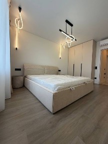 Видова 2-кімнатна квартрира Lux-класу 68 м з меблями і технікою вул Гаджеги з видом на парк та двома балконами, цегла, кухня-вітальня