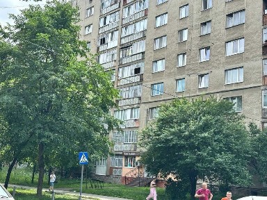 Продаю квартиру поруч центру міста