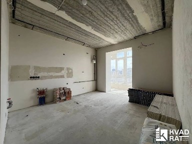 Простора 1 кім кухня-студія 46м2 в центрі з незакінченим ремонтом!