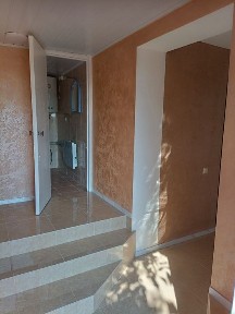 Будинок з ремонтом в тихому безпечному місці, стан на фото