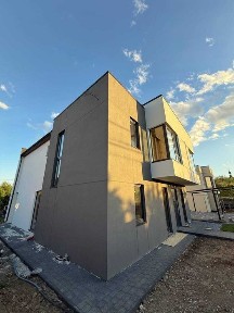 Продаж сучасного двоповерхового будинку в с. Малечковичі