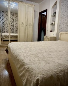 Продається 2-кімнатна квартира в районі парку