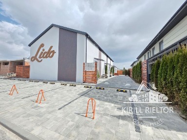 Продаётся квартира с небольшим участком в котеджном городке 