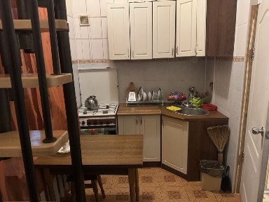 Здам невелику 3-шку, в П/С. Можна військовим, або бригаді. Облаштована.