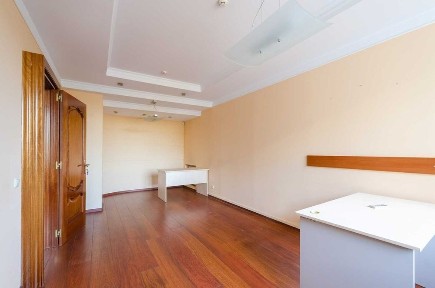 Великий офісний блок для компанії. 234м2. Звіринецька. Є інтернет. Охорона