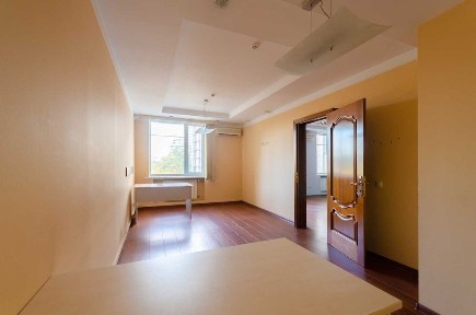 Автономний блок 234м² поряд з метро Звіринецька. Є інтернет
