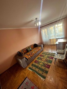 Здається в оренду 1-но кімнатна квартира в центрі міста.