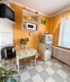 Продаж затишної квартири на Оболоні, вул. Озерна, 14, 5 хвилин пішки до метро Героїв Дніпра