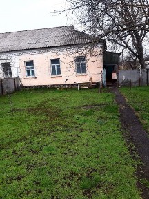 Продам 3-кімнатну квартиру в двосімейному будинку.