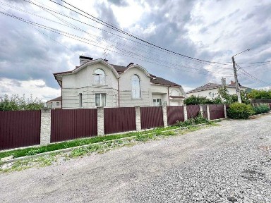 окрема бідівля 465 кв. м в Жулянах, 10 соток
