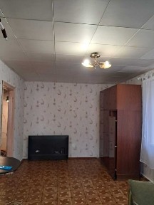 1 (6747код55) 1-ком. квартира на ул. Космонавтов 3/5 в кирпичном доме.